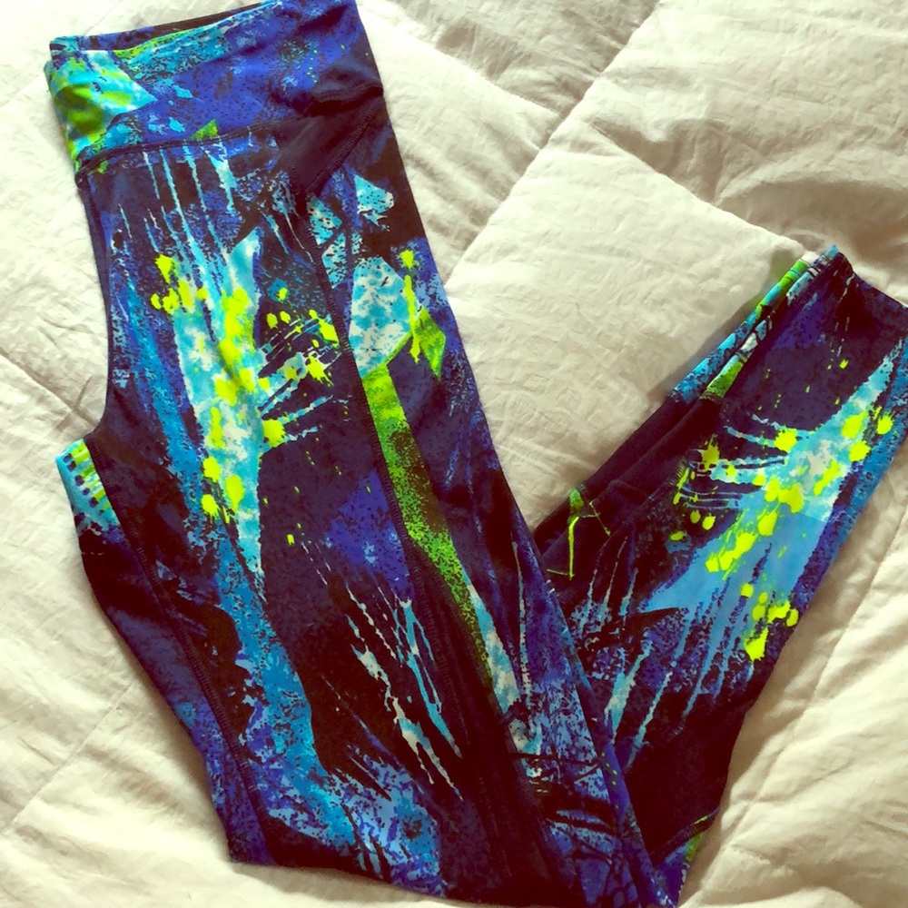 Leggings with mesh inset